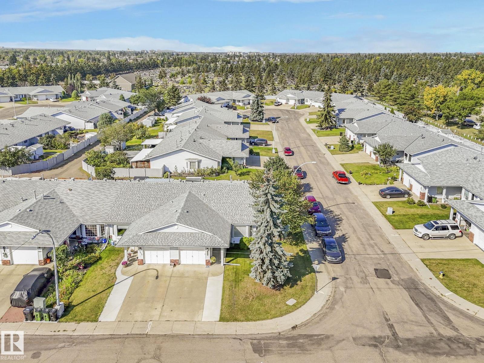 Photo 9 of 13810 75 St Nw, Edmonton AB