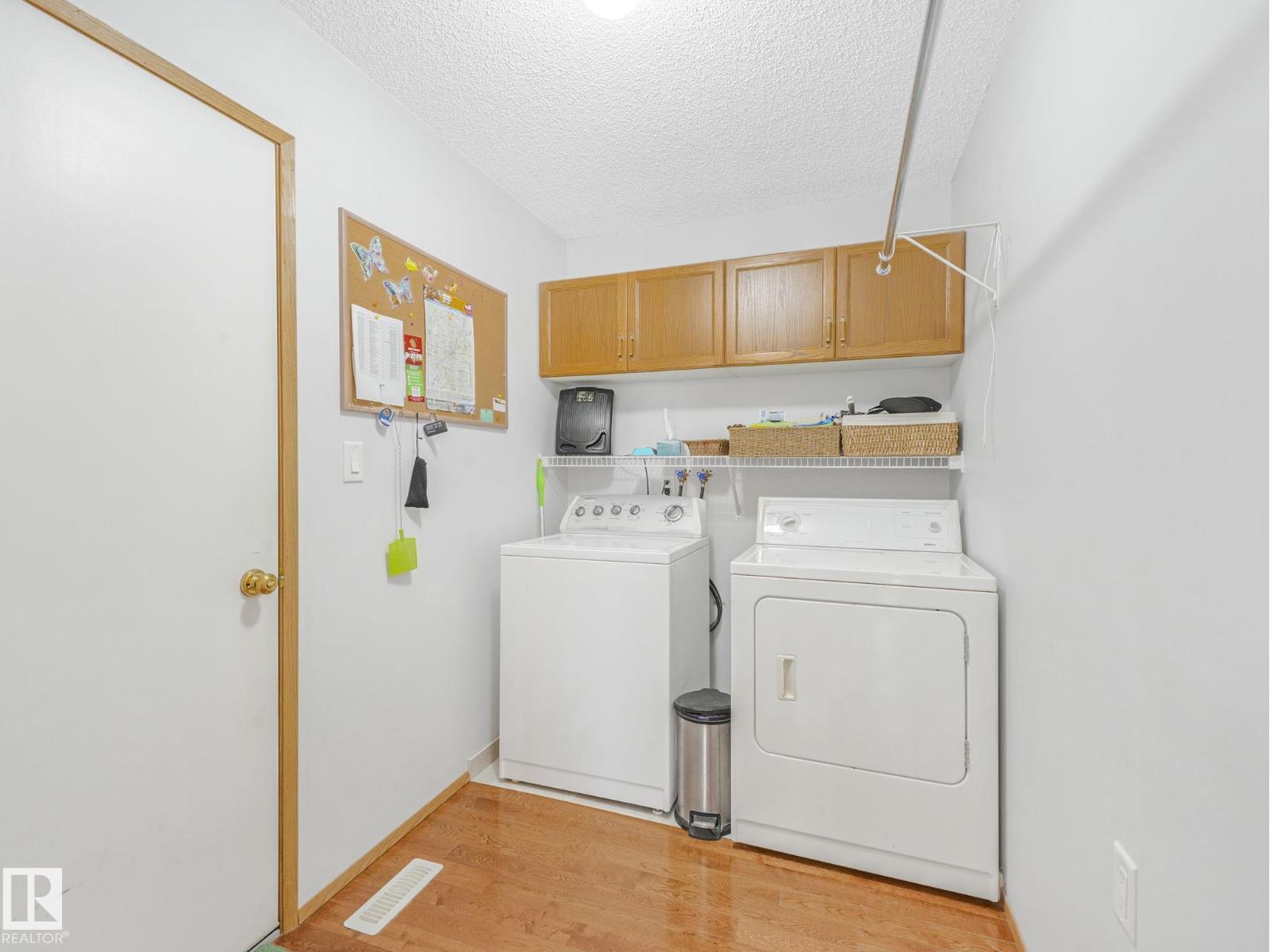 Photo 12 of 13810 75 St Nw, Edmonton AB