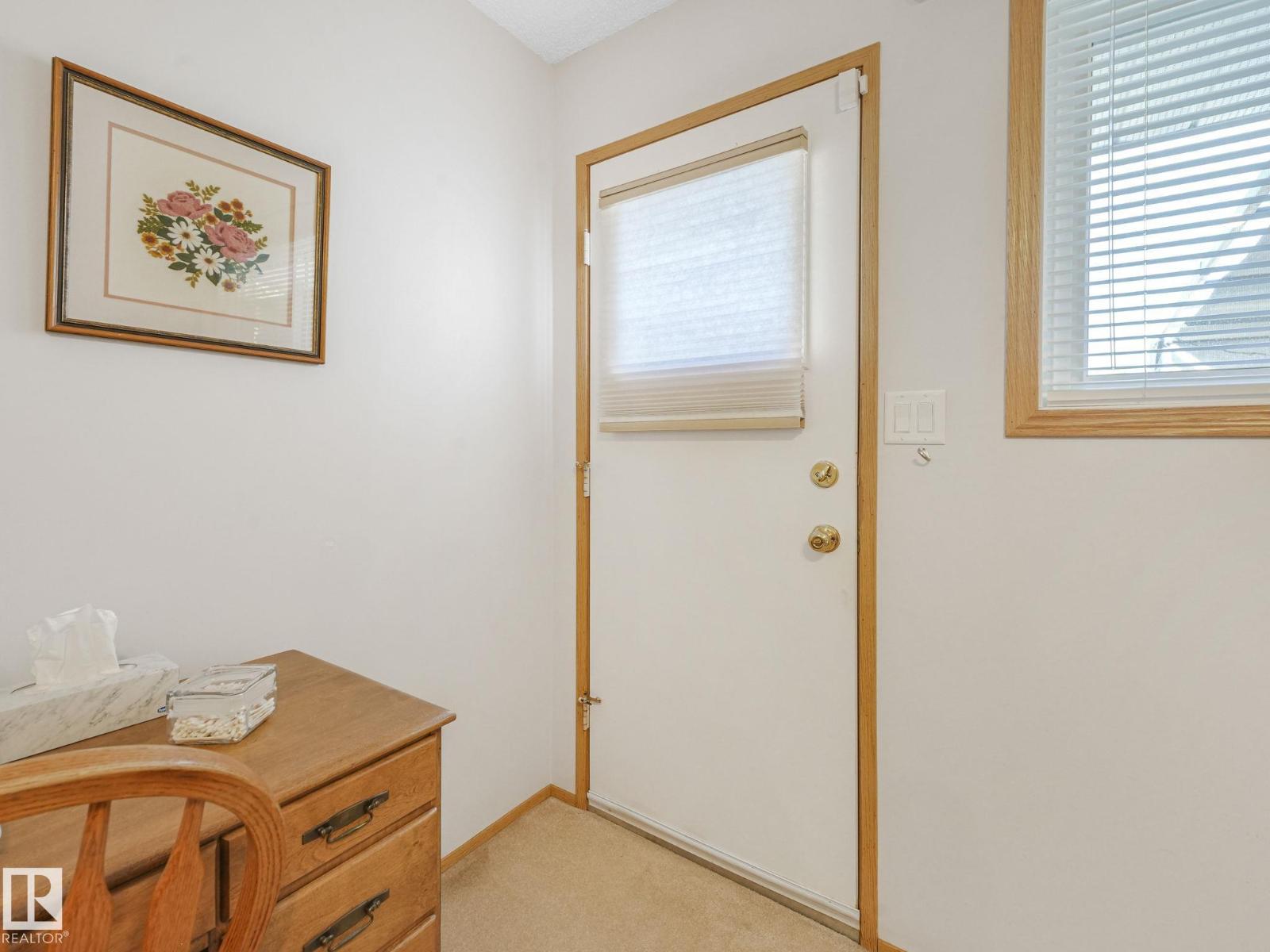 Photo 7 of 13810 75 St Nw, Edmonton AB