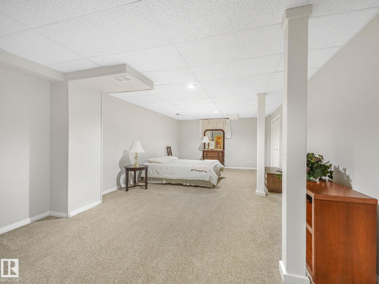 Photo 21 of 13810 75 St Nw, Edmonton AB
