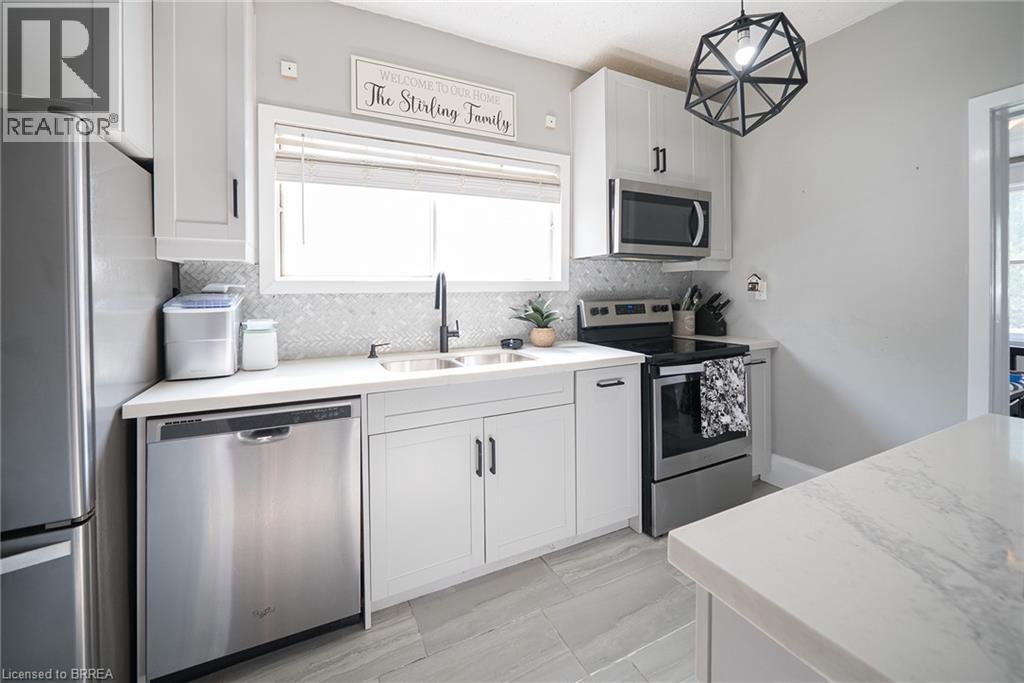 Photo 8 of 165 East Avenue, Brantford ON