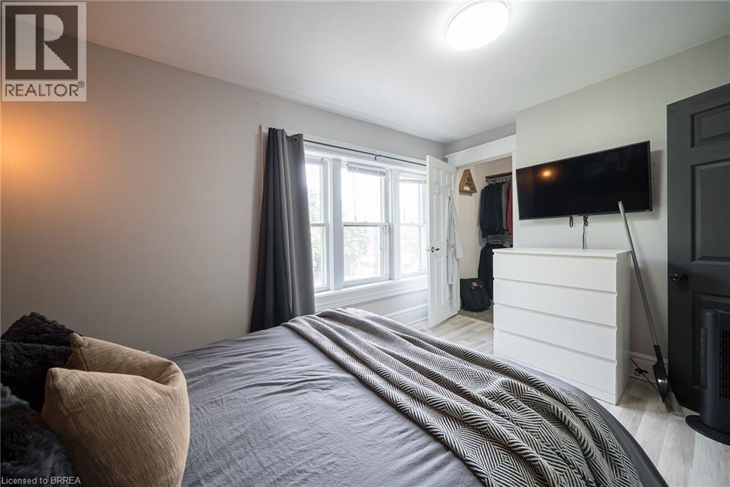 Photo 1 of 165 East Avenue, Brantford ON