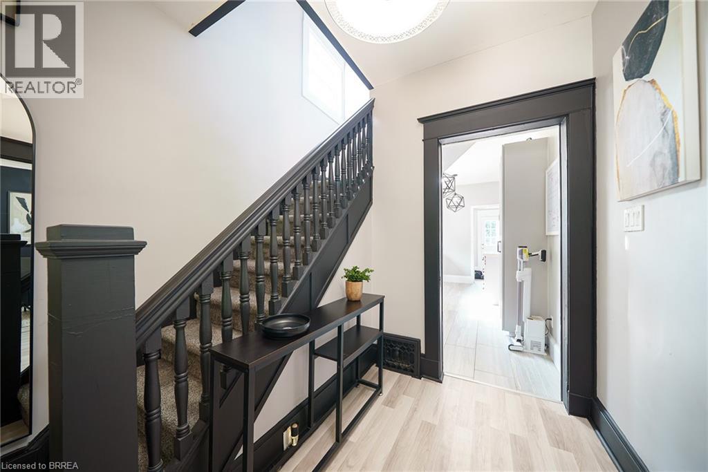 Photo 18 of 165 East Avenue, Brantford ON