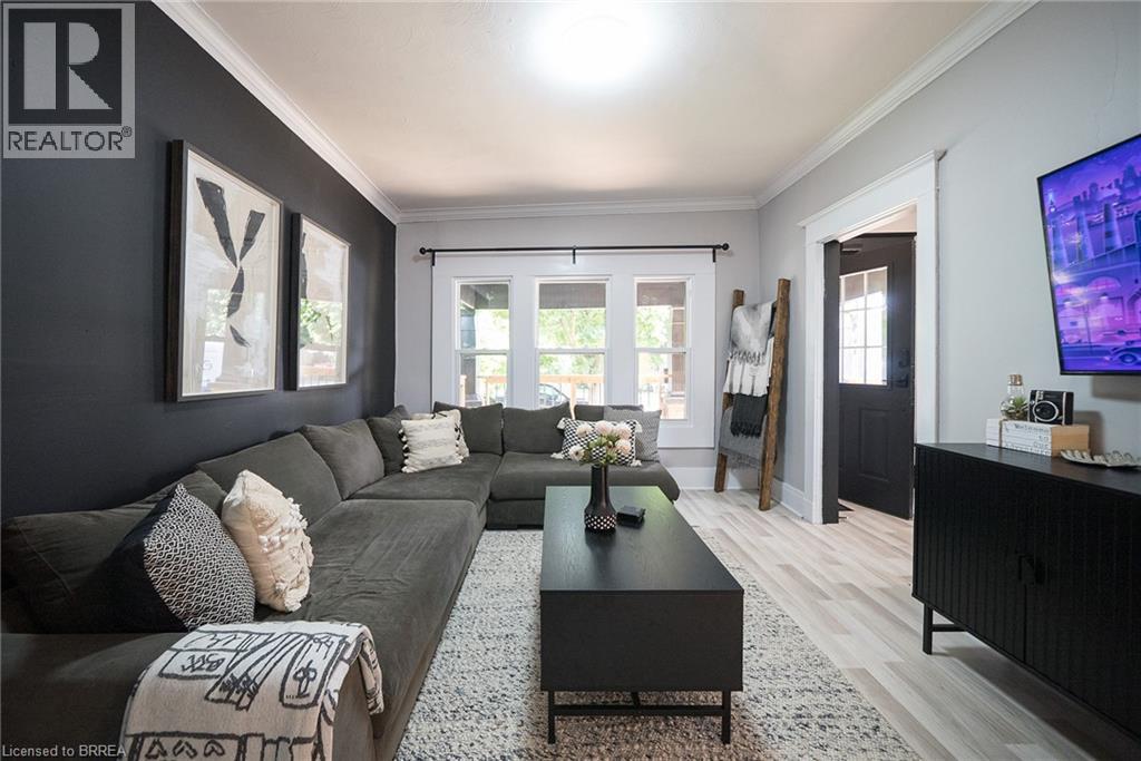 Photo 5 of 165 East Avenue, Brantford ON
