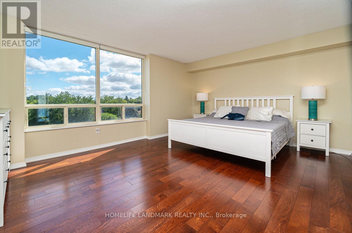 Photo 26 of 712 175 Cedar Avenue, Richmond Hill ON