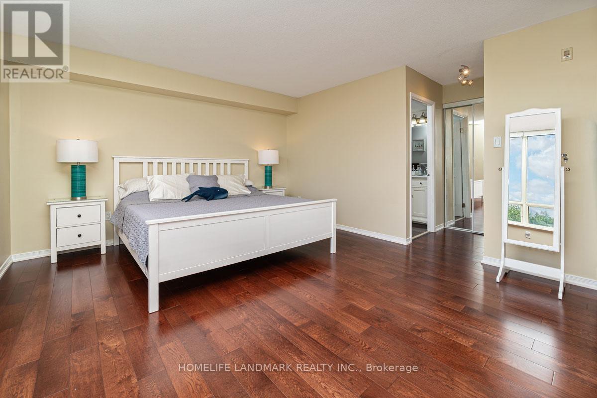 Photo 18 of 712 175 Cedar Avenue, Richmond Hill ON