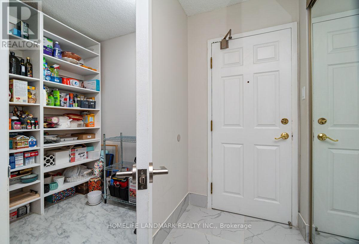 Photo 11 of 712 175 Cedar Avenue, Richmond Hill ON