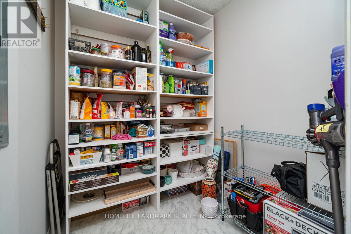 Photo 14 of 712 175 Cedar Avenue, Richmond Hill ON