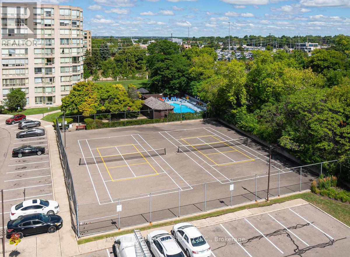 Photo 12 of 712 175 Cedar Avenue, Richmond Hill ON