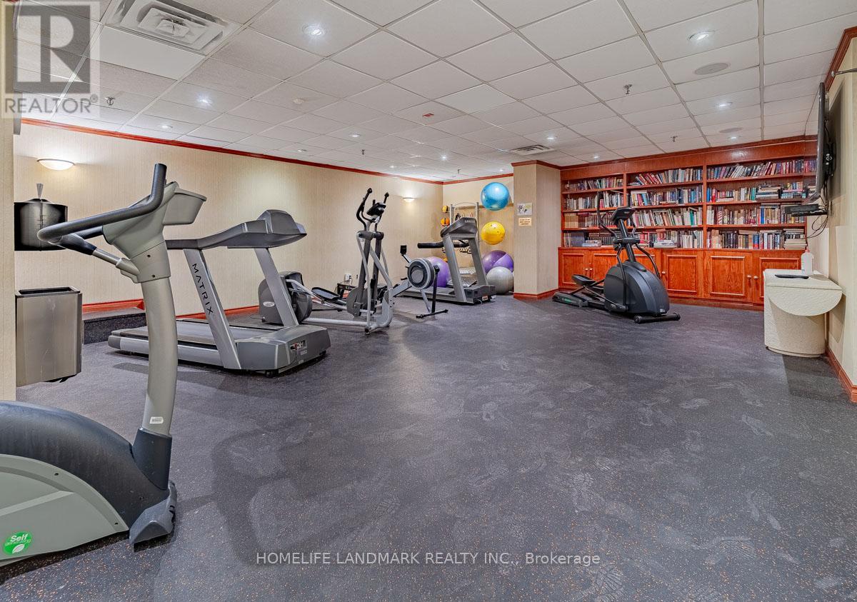 Photo 4 of 712 175 Cedar Avenue, Richmond Hill ON
