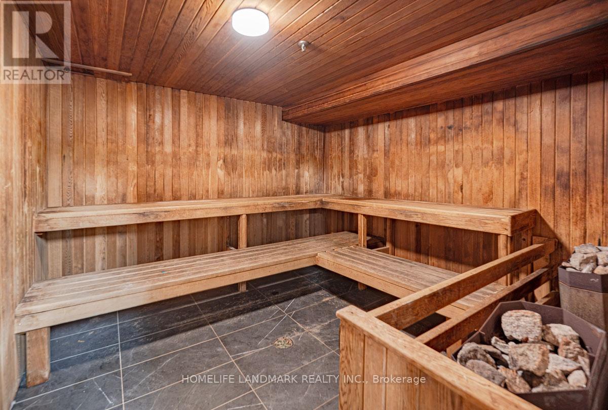 Photo 5 of 712 175 Cedar Avenue, Richmond Hill ON