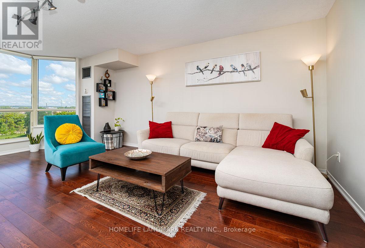 Photo 1 of 712 175 Cedar Avenue, Richmond Hill ON