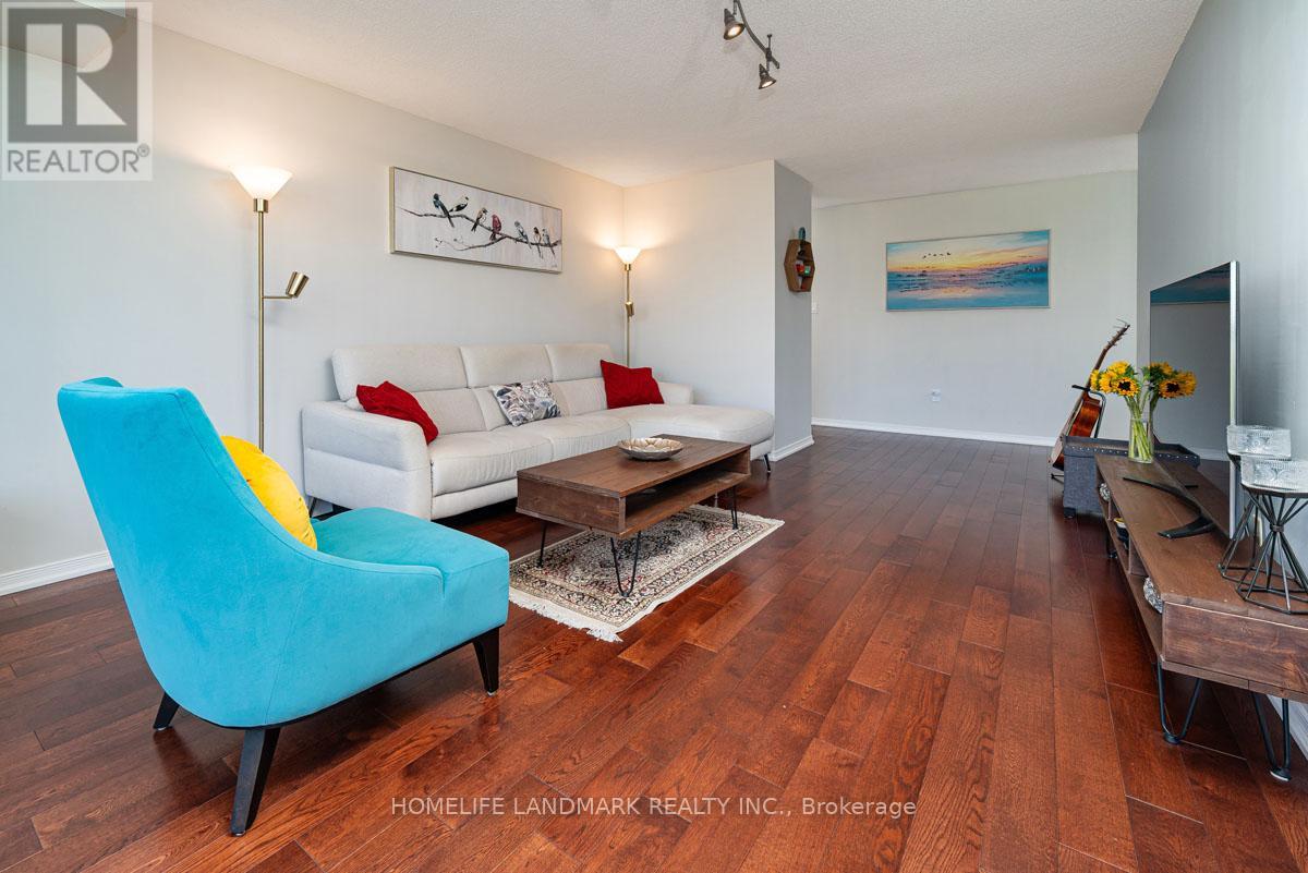 Photo 23 of 712 175 Cedar Avenue, Richmond Hill ON