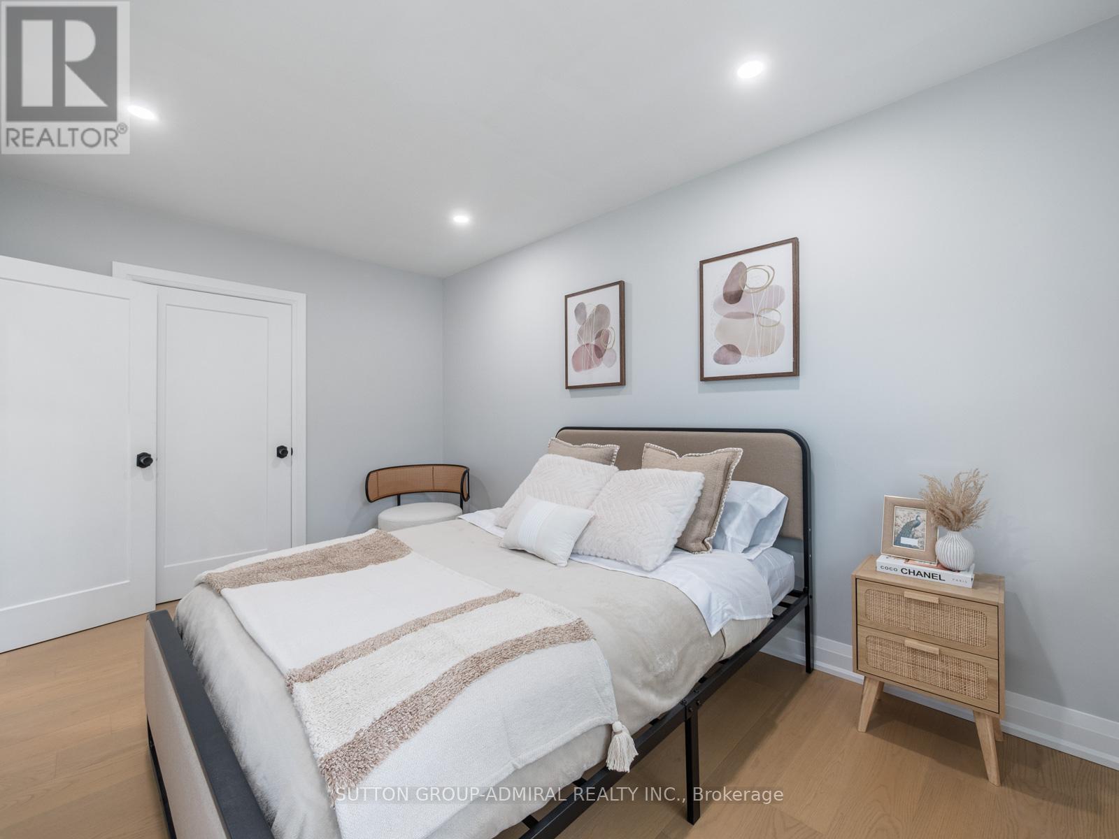 Photo 16 of 393 Paliser Crescent S, Richmond Hill ON