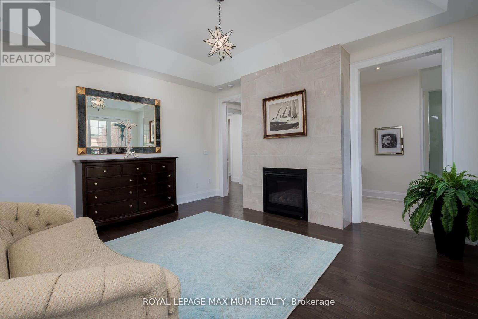 Photo 8 of 49 Mary Natasha Court, Vaughan ON