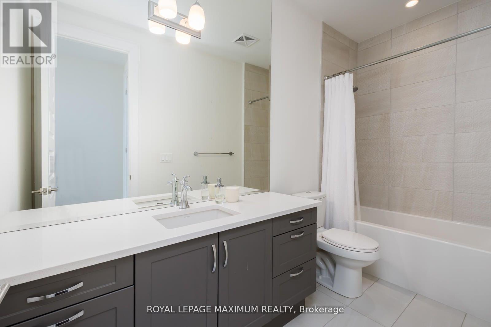 Photo 31 of 49 Mary Natasha Court, Vaughan ON