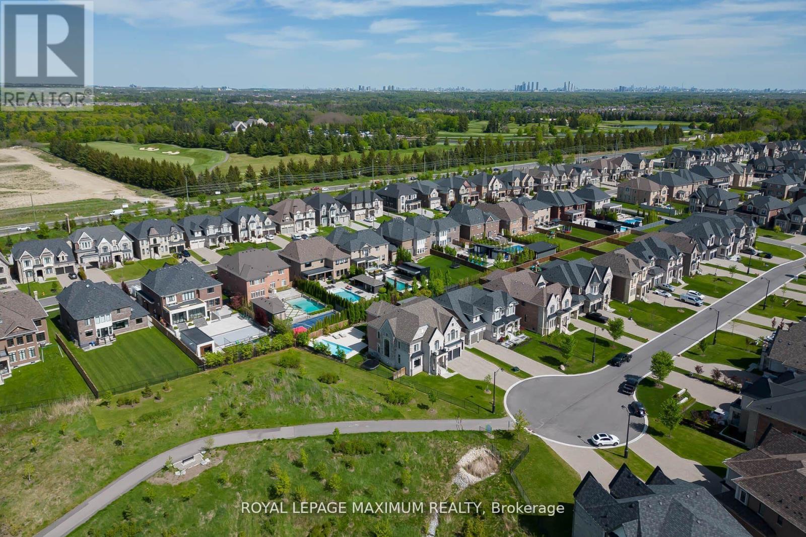 Photo 5 of 49 Mary Natasha Court, Vaughan ON