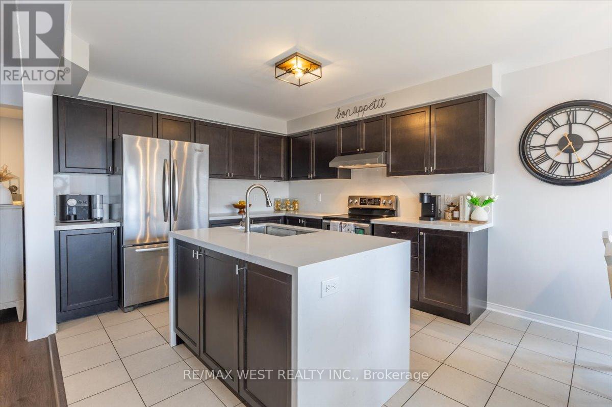 Photo 11 of 6 Cherry Lane, New Tecumseth ON