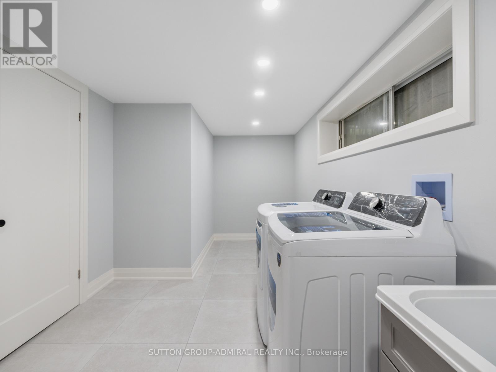 Photo 30 of 393 Paliser Crescent S, Richmond Hill ON