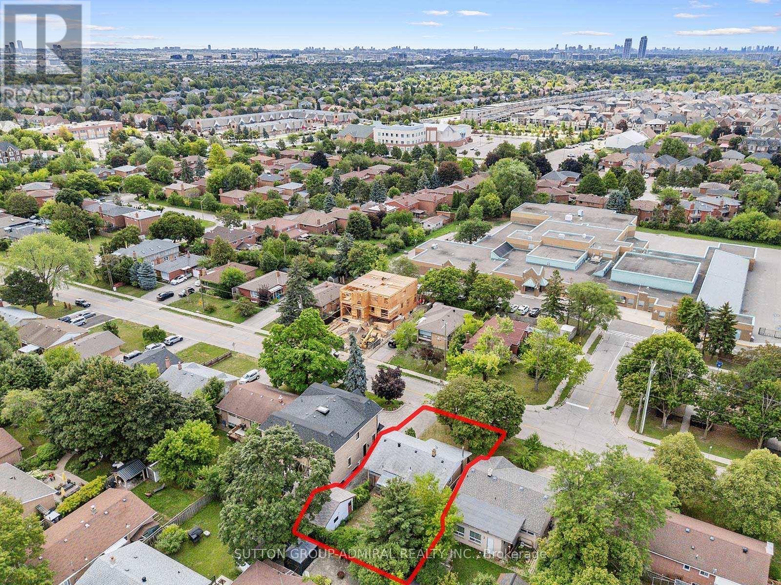 Photo 39 of 393 Paliser Crescent S, Richmond Hill ON