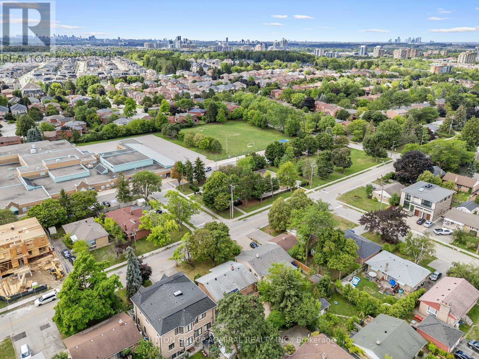 Photo 41 of 393 Paliser Crescent S, Richmond Hill ON
