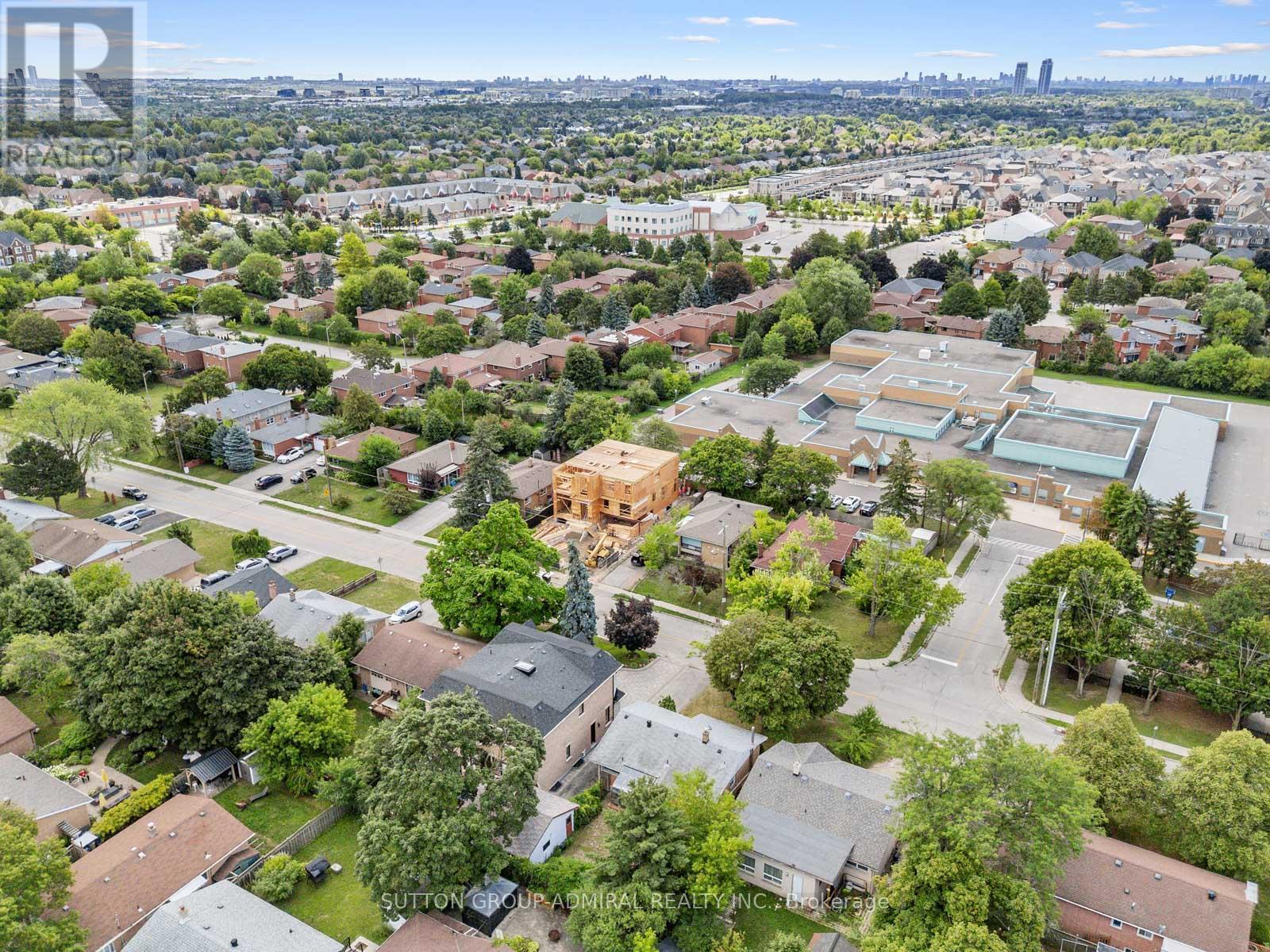 Photo 42 of 393 Paliser Crescent S, Richmond Hill ON