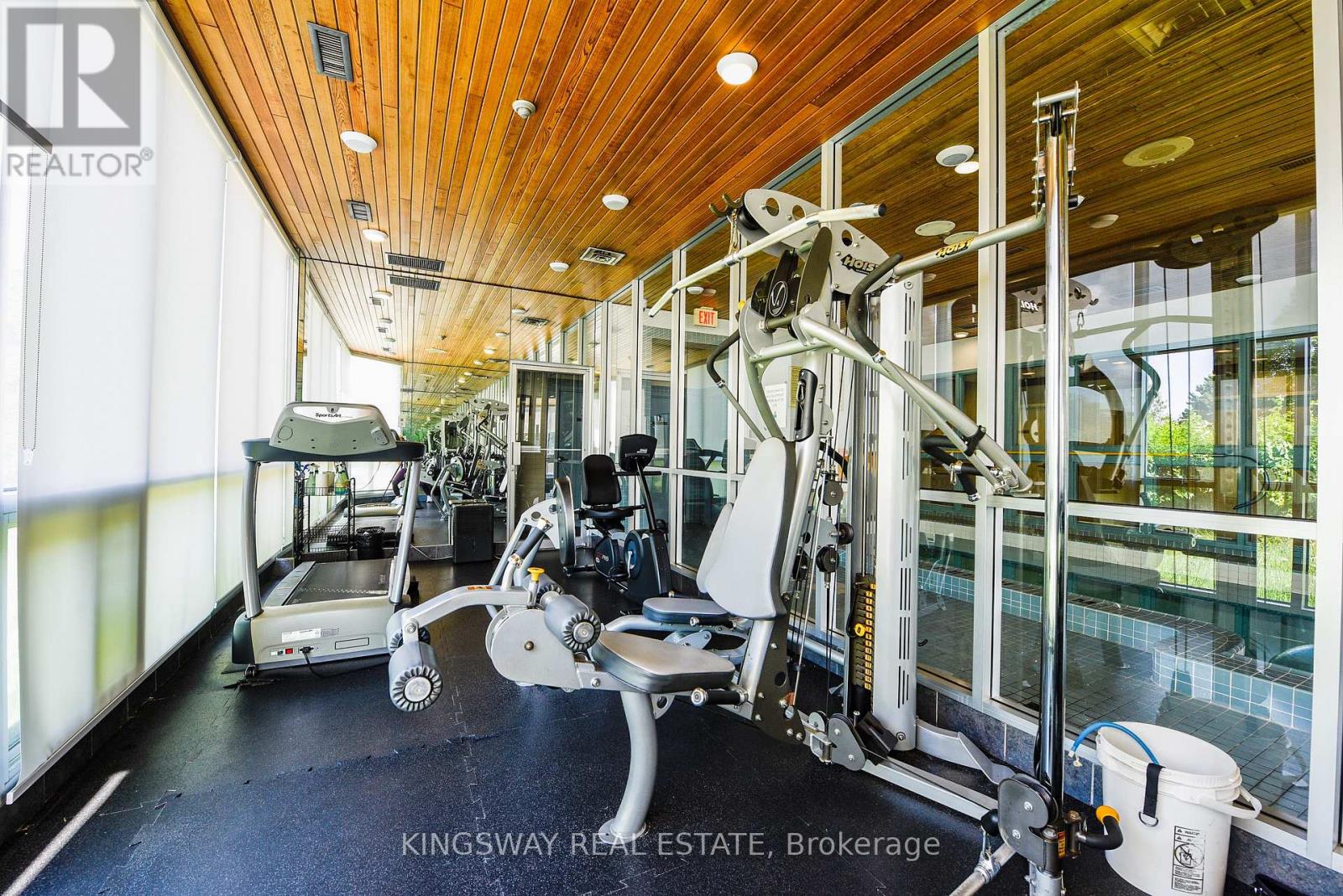 Photo 11 of Uph 02 880 Dundas Street, Mississauga ON