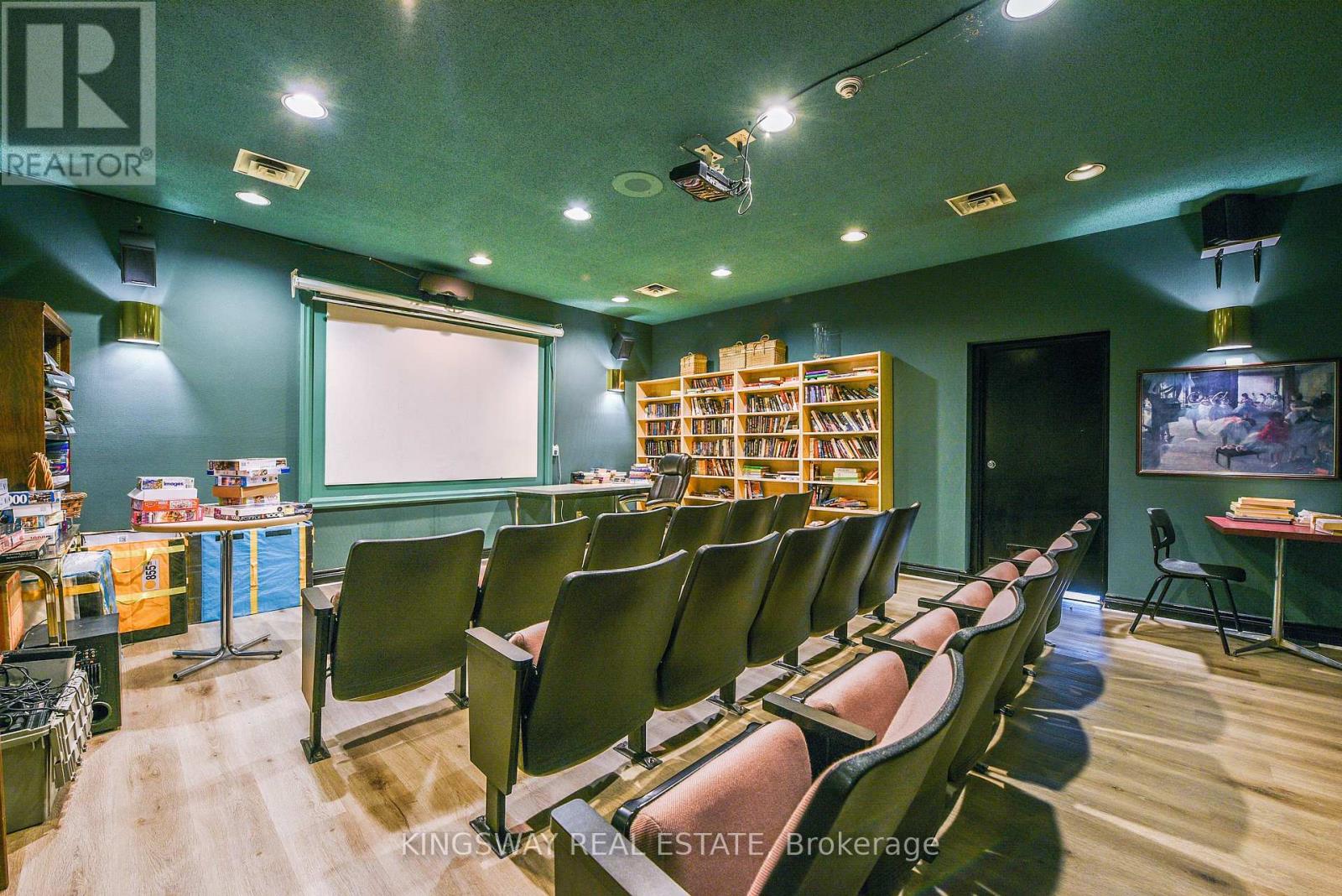 Photo 14 of Uph 02 880 Dundas Street, Mississauga ON
