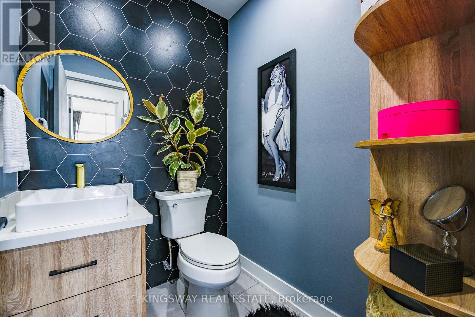 Photo 41 of Uph 02 880 Dundas Street, Mississauga ON