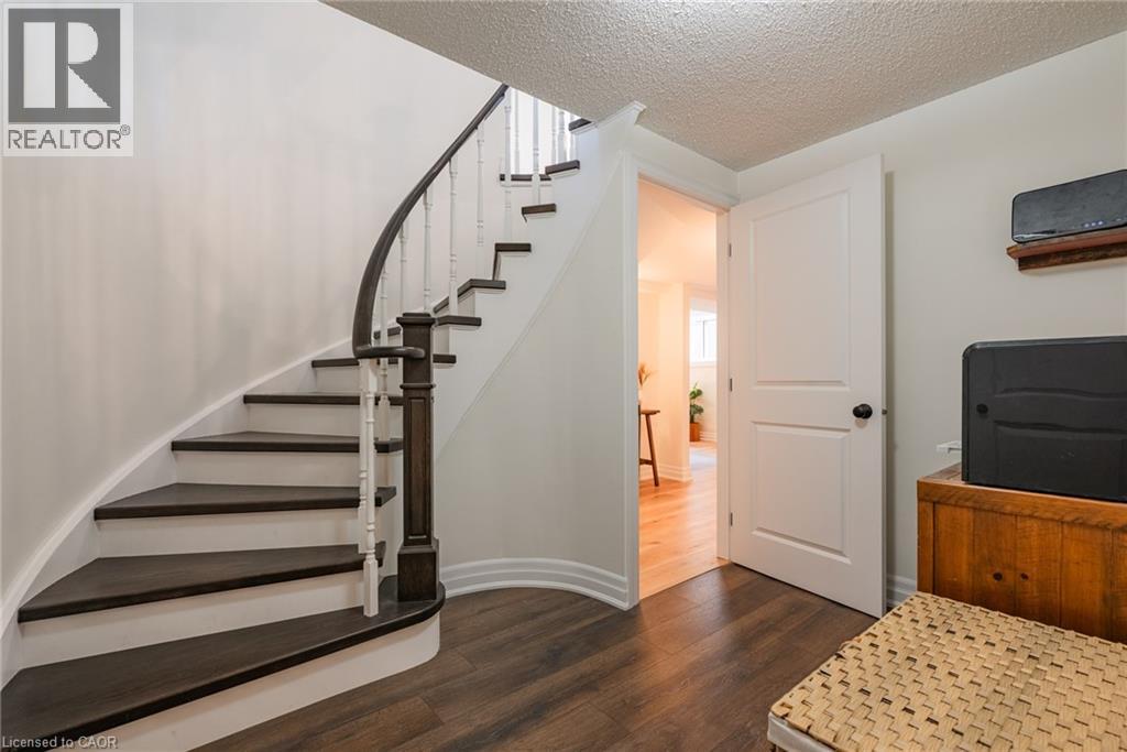 Photo 28 of 2130 Winding Way, Burlington ON