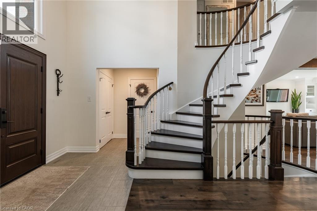 Photo 4 of 2130 Winding Way, Burlington ON