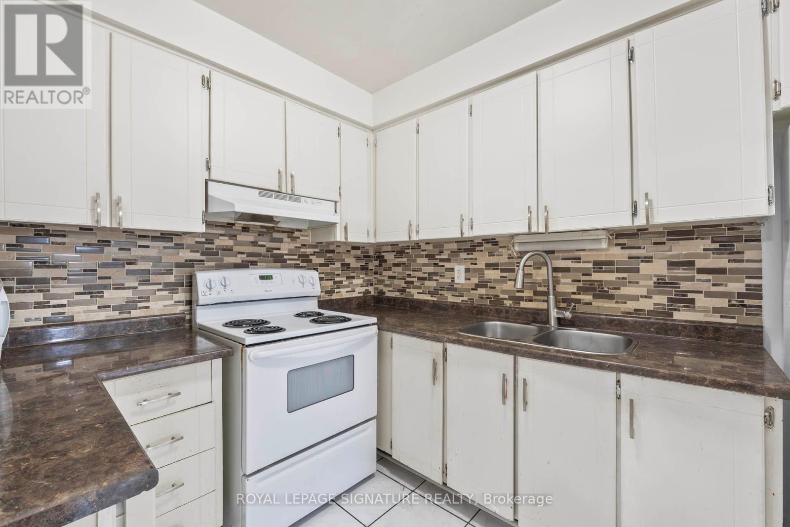 Photo 10 of 70 3339 Council Ring Road, Mississauga ON