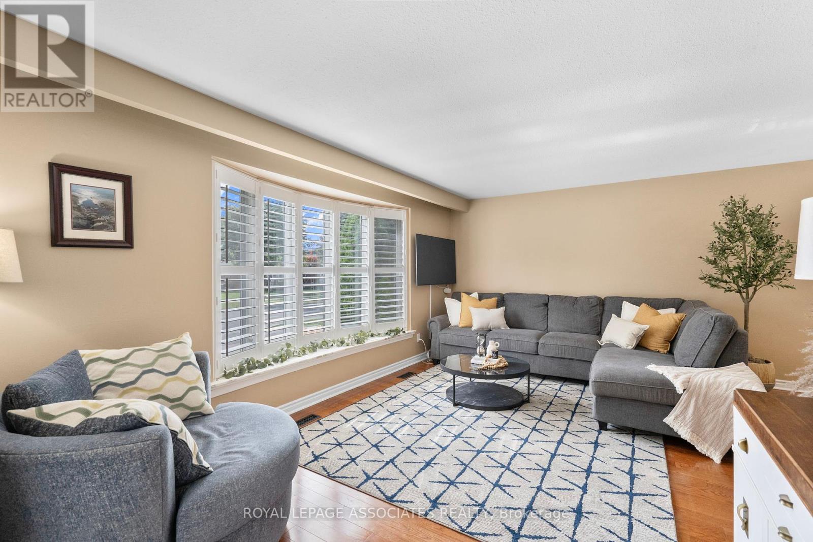 Photo 7 of 5285 Cindy Lane, Burlington ON
