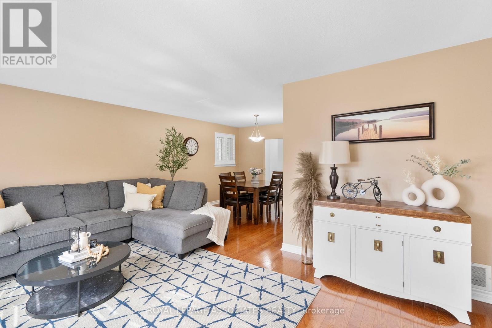 Photo 4 of 5285 Cindy Lane, Burlington ON