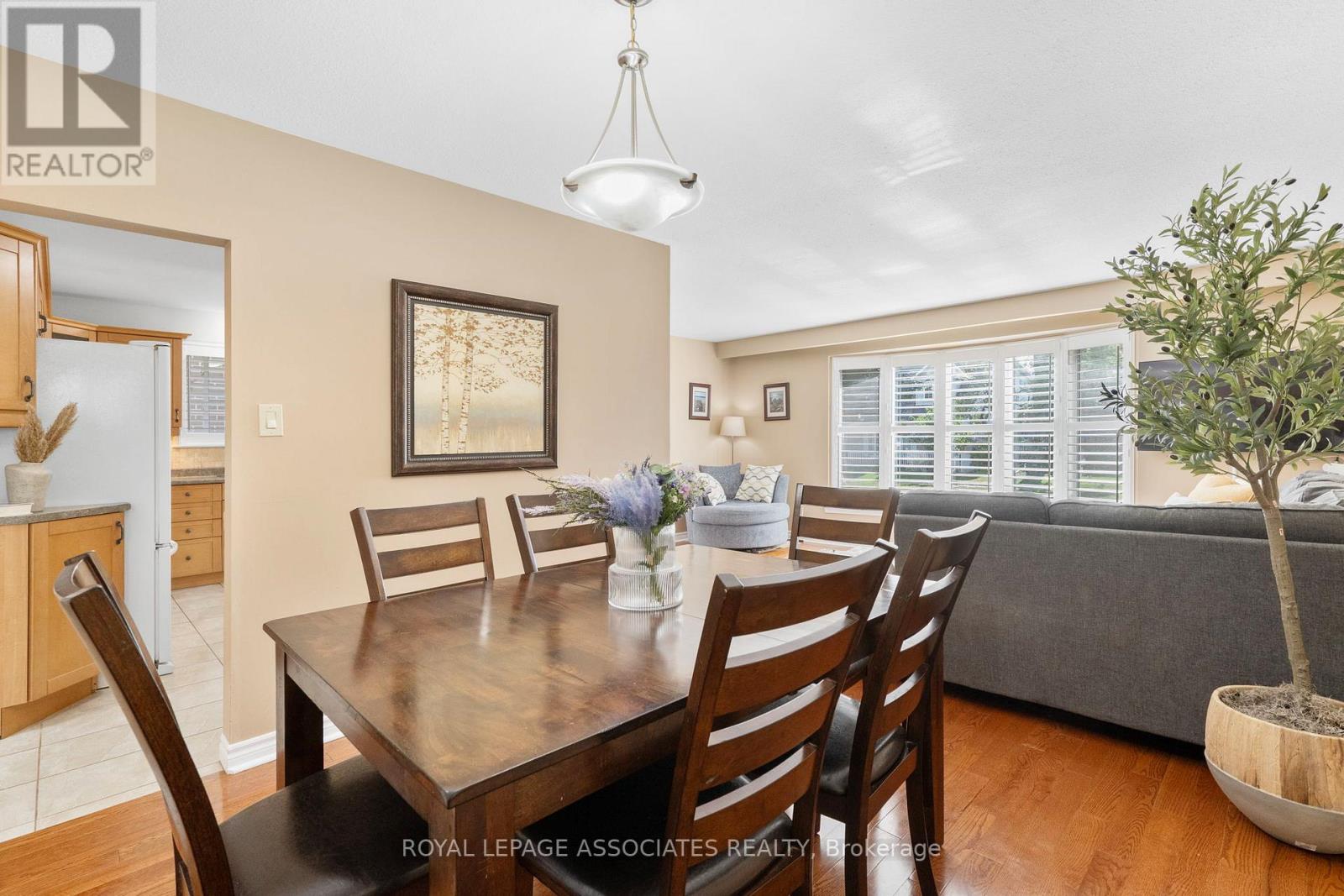 Photo 11 of 5285 Cindy Lane, Burlington ON