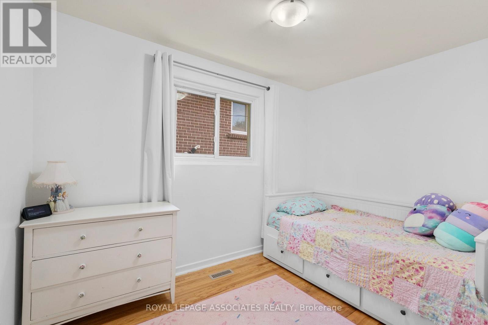 Photo 16 of 5285 Cindy Lane, Burlington ON
