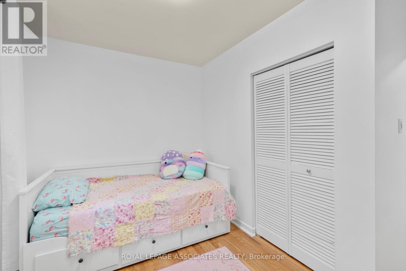 Photo 2 of 5285 Cindy Lane, Burlington ON