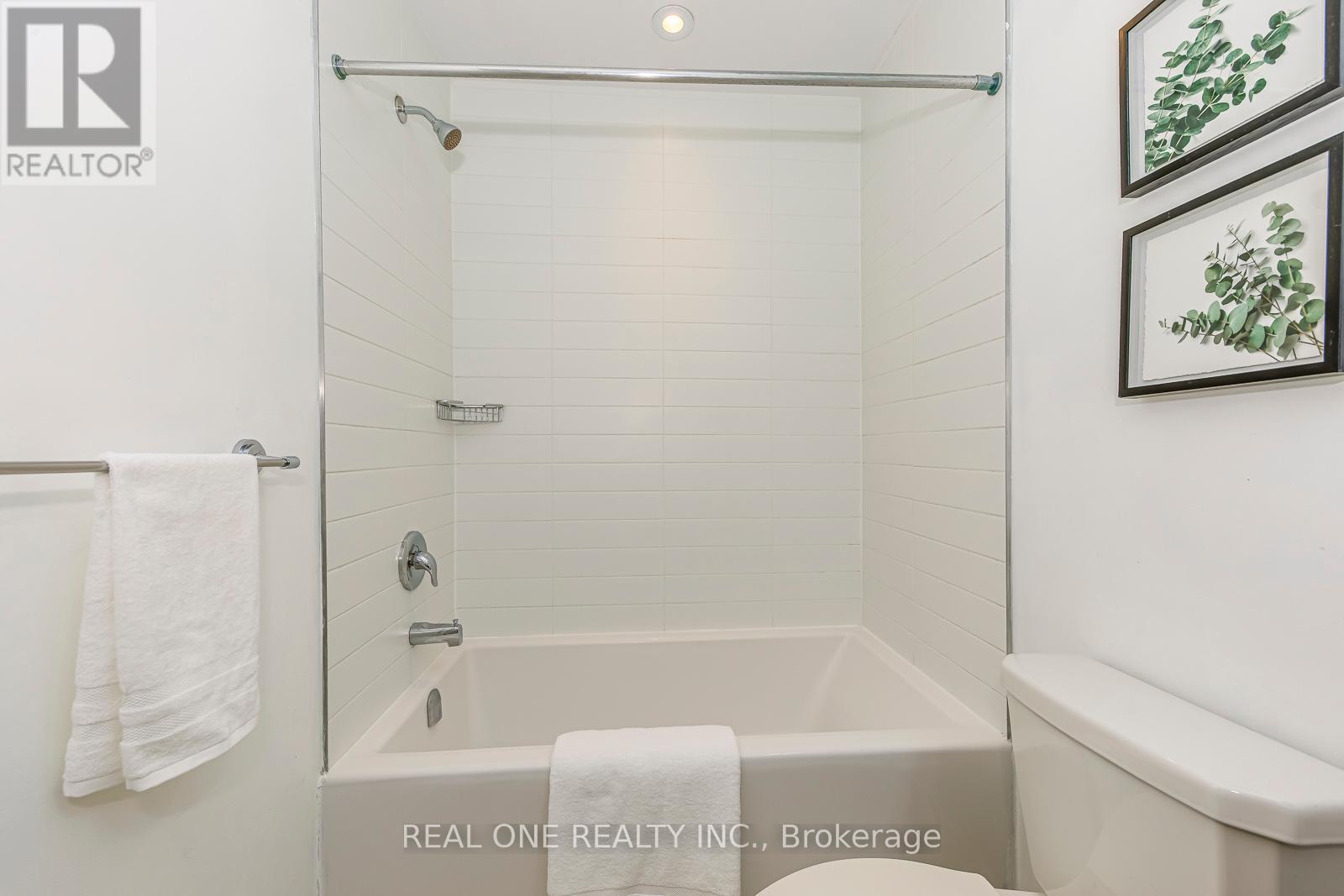 Photo 9 of 3116 Postridge Drive, Oakville ON