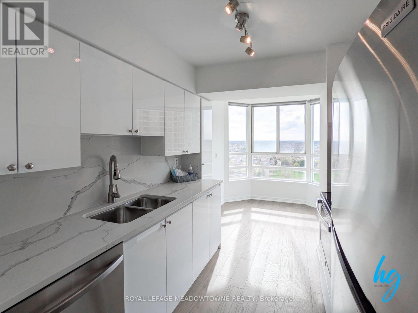 Photo 9 of 1801 50 Kingsbridge Garden Circle, Mississauga ON