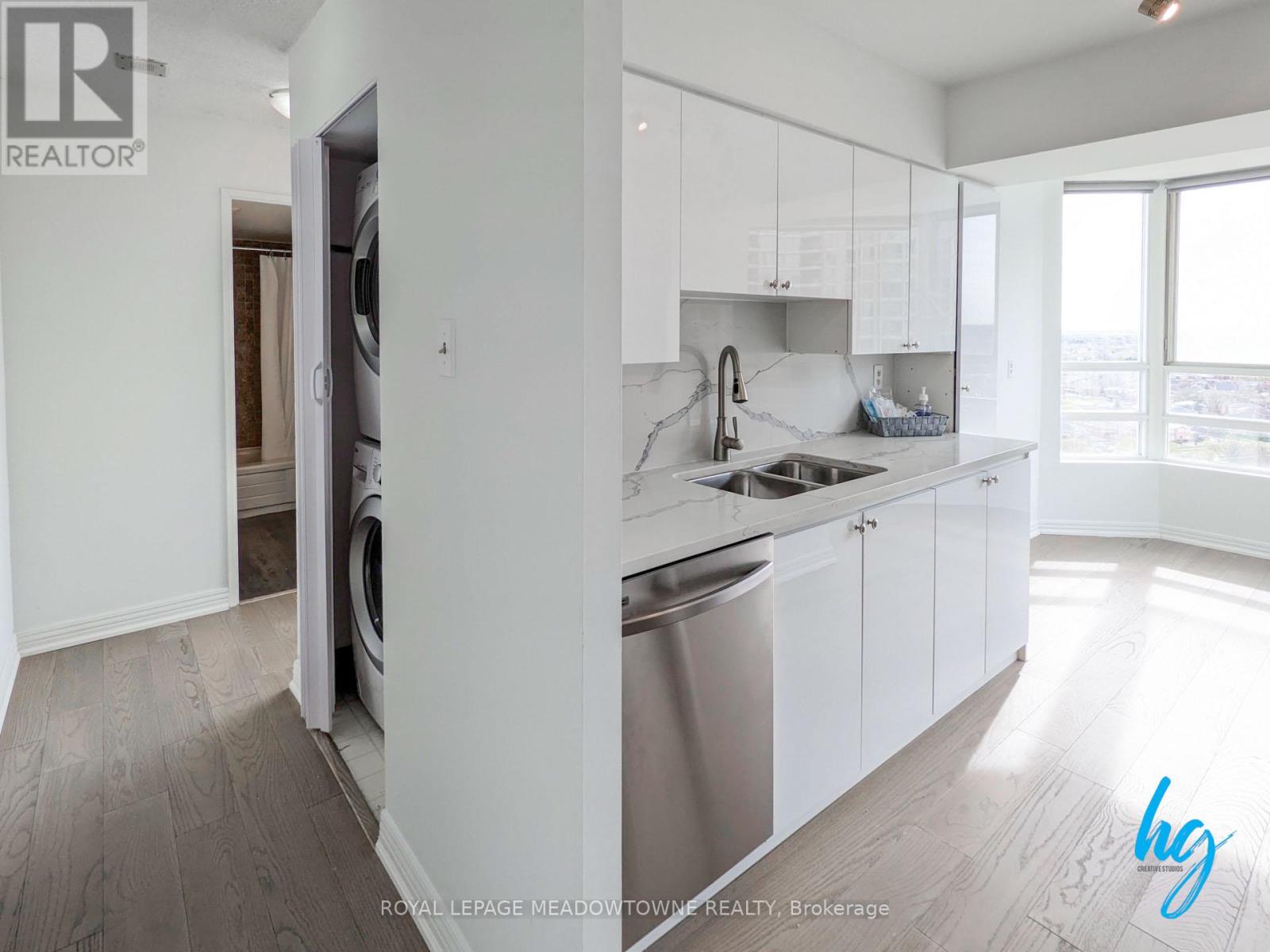 Photo 7 of 1801 50 Kingsbridge Garden Circle, Mississauga ON