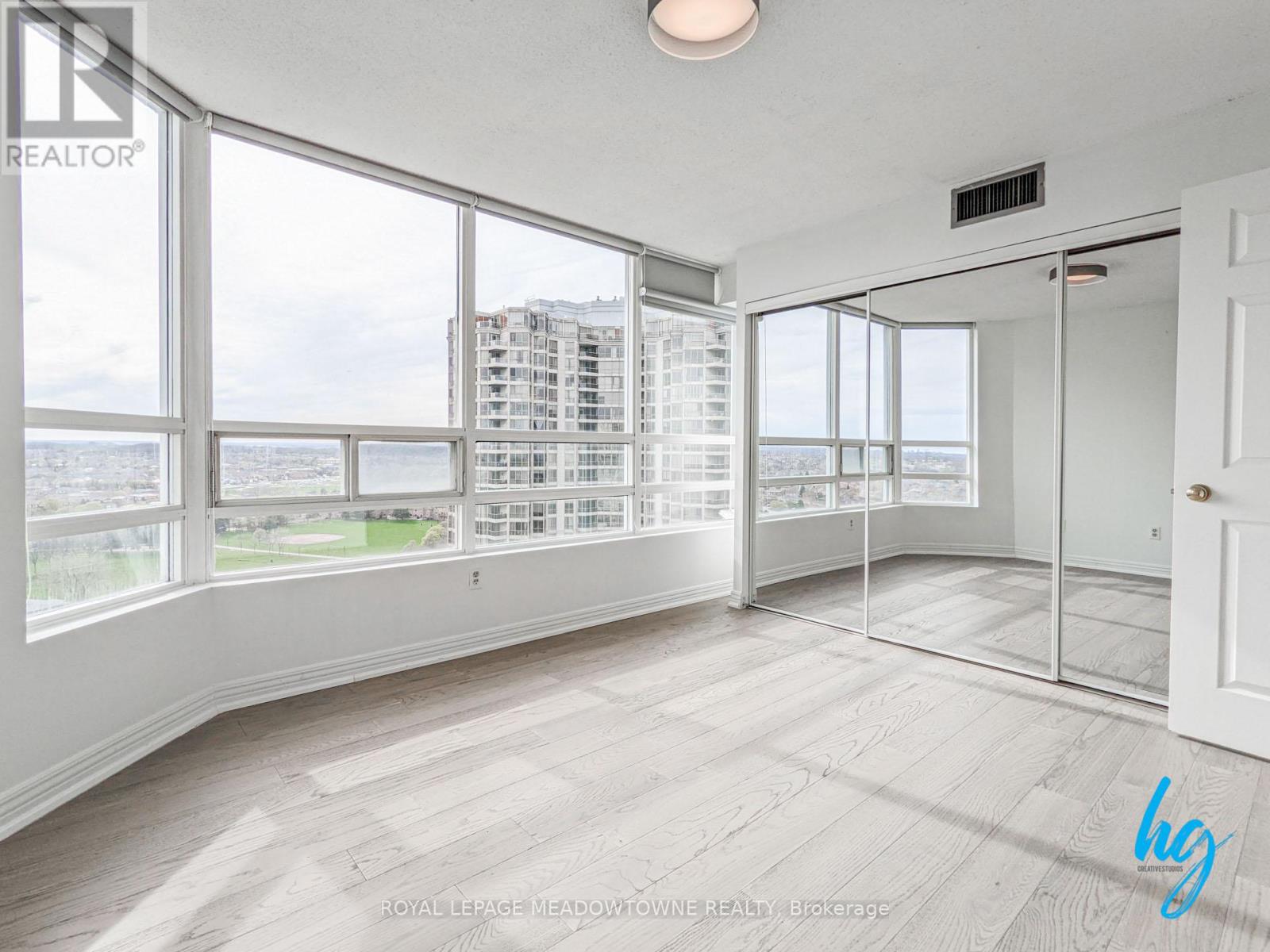 Photo 6 of 1801 50 Kingsbridge Garden Circle, Mississauga ON