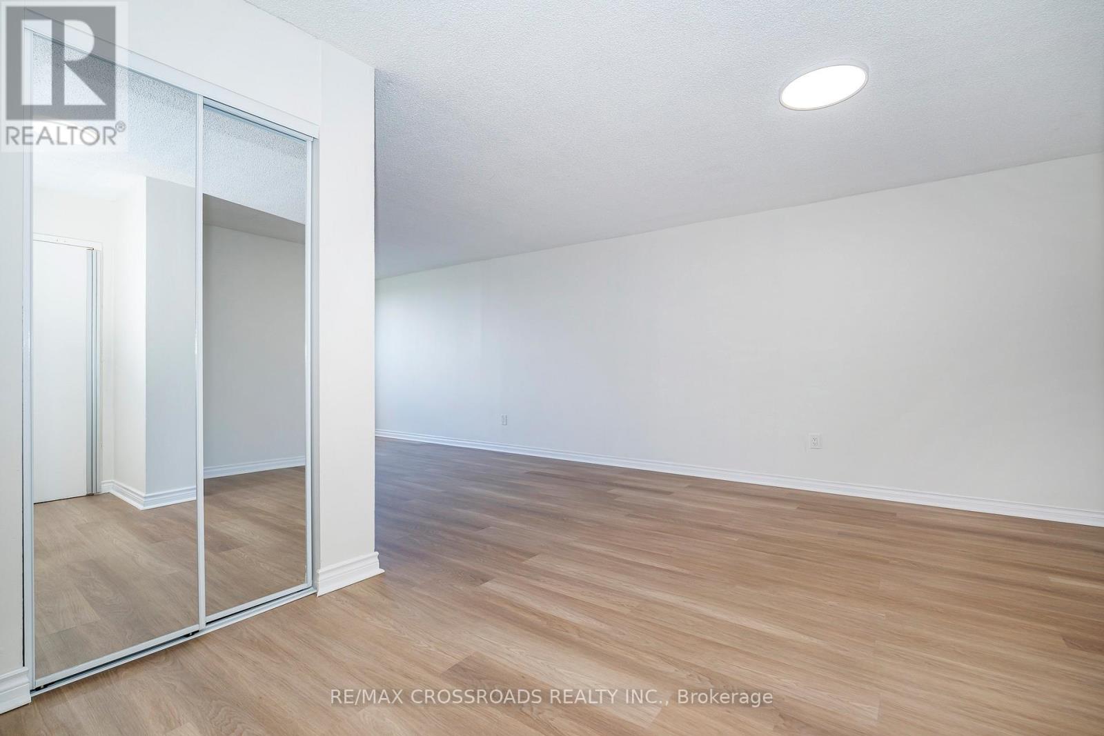 Photo 15 of 806 320 Dixon Road, Toronto ON