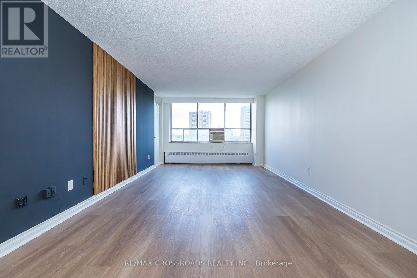 Photo 25 of 806 320 Dixon Road, Toronto ON