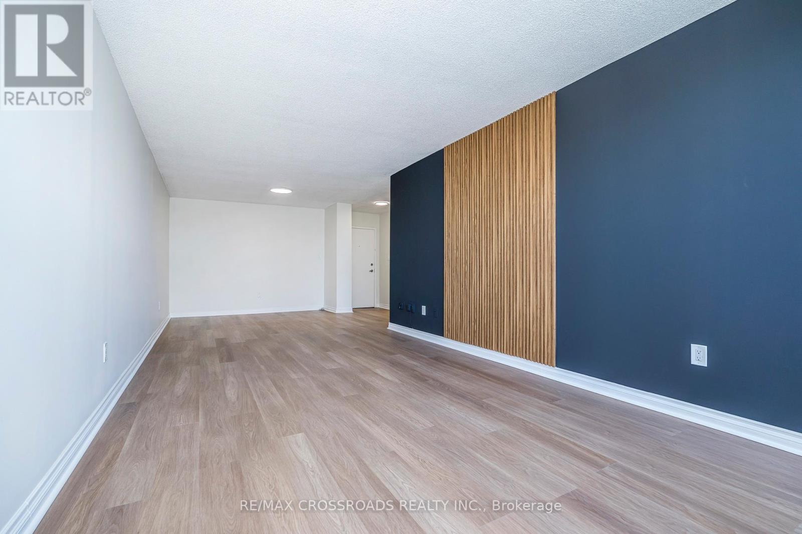 Photo 16 of 806 320 Dixon Road, Toronto ON