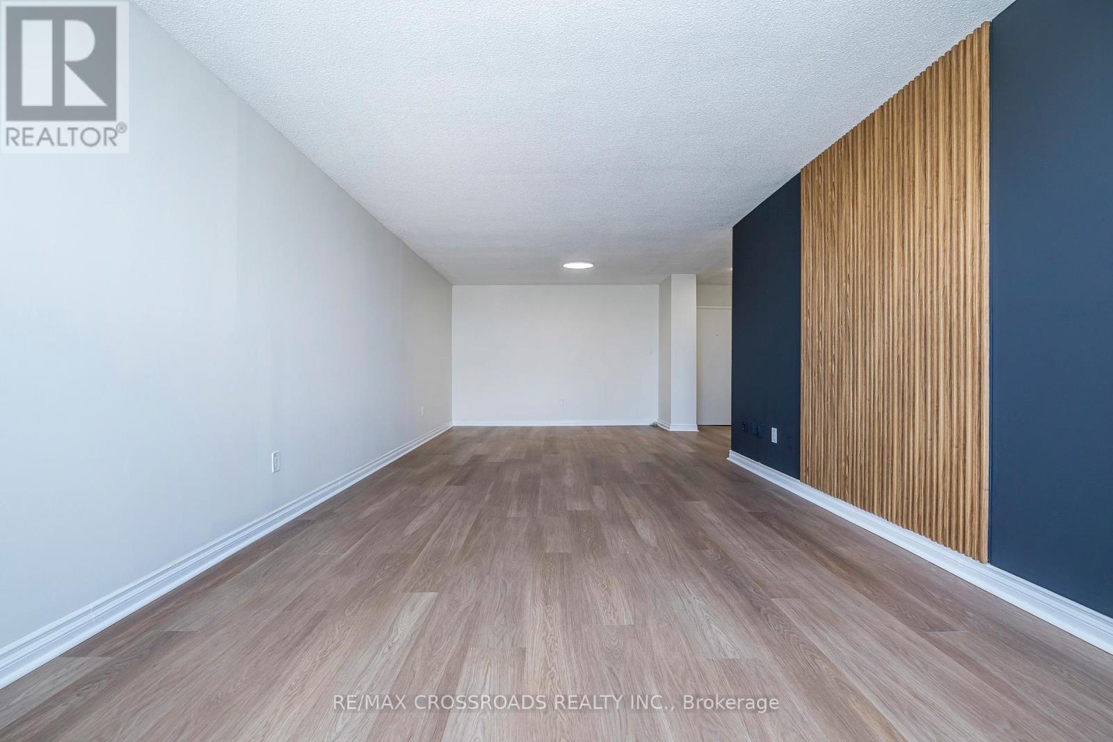 Photo 9 of 806 320 Dixon Road, Toronto ON