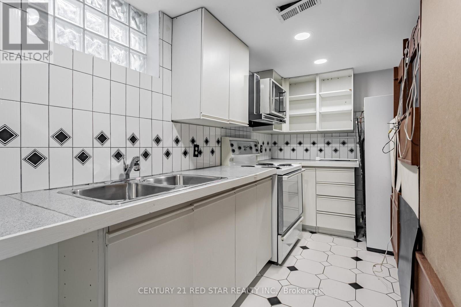 Photo 21 of 56 Silverthorne Bush Drive, Toronto ON