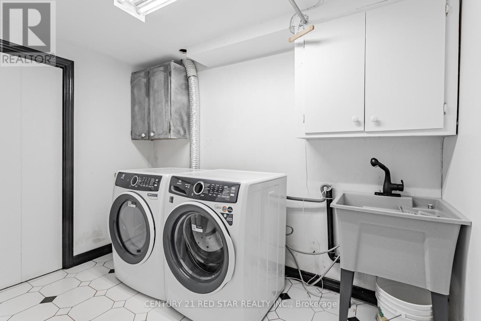 Photo 10 of 56 Silverthorne Bush Drive, Toronto ON