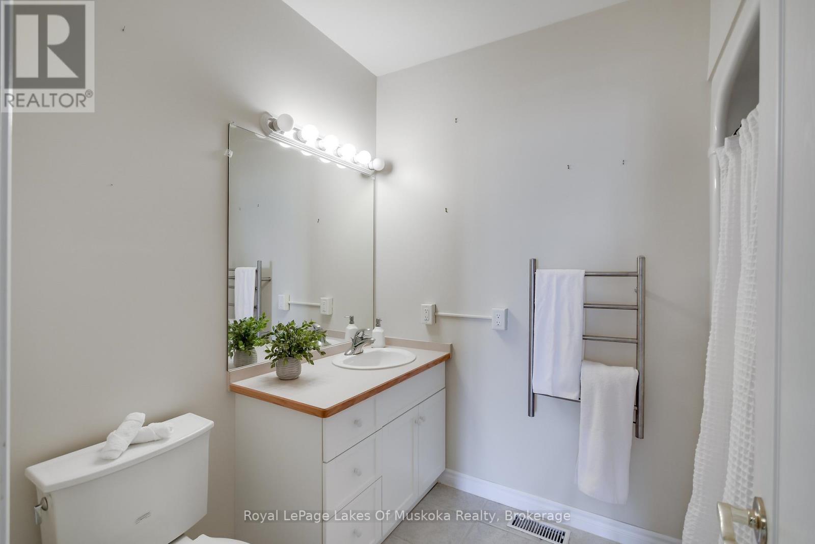 Photo 18 of 401 31 Dairy Lane, Huntsville ON