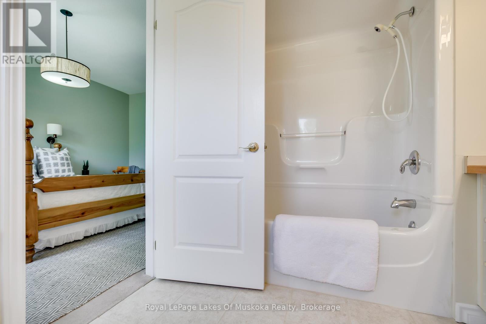 Photo 12 of 401 31 Dairy Lane, Huntsville ON