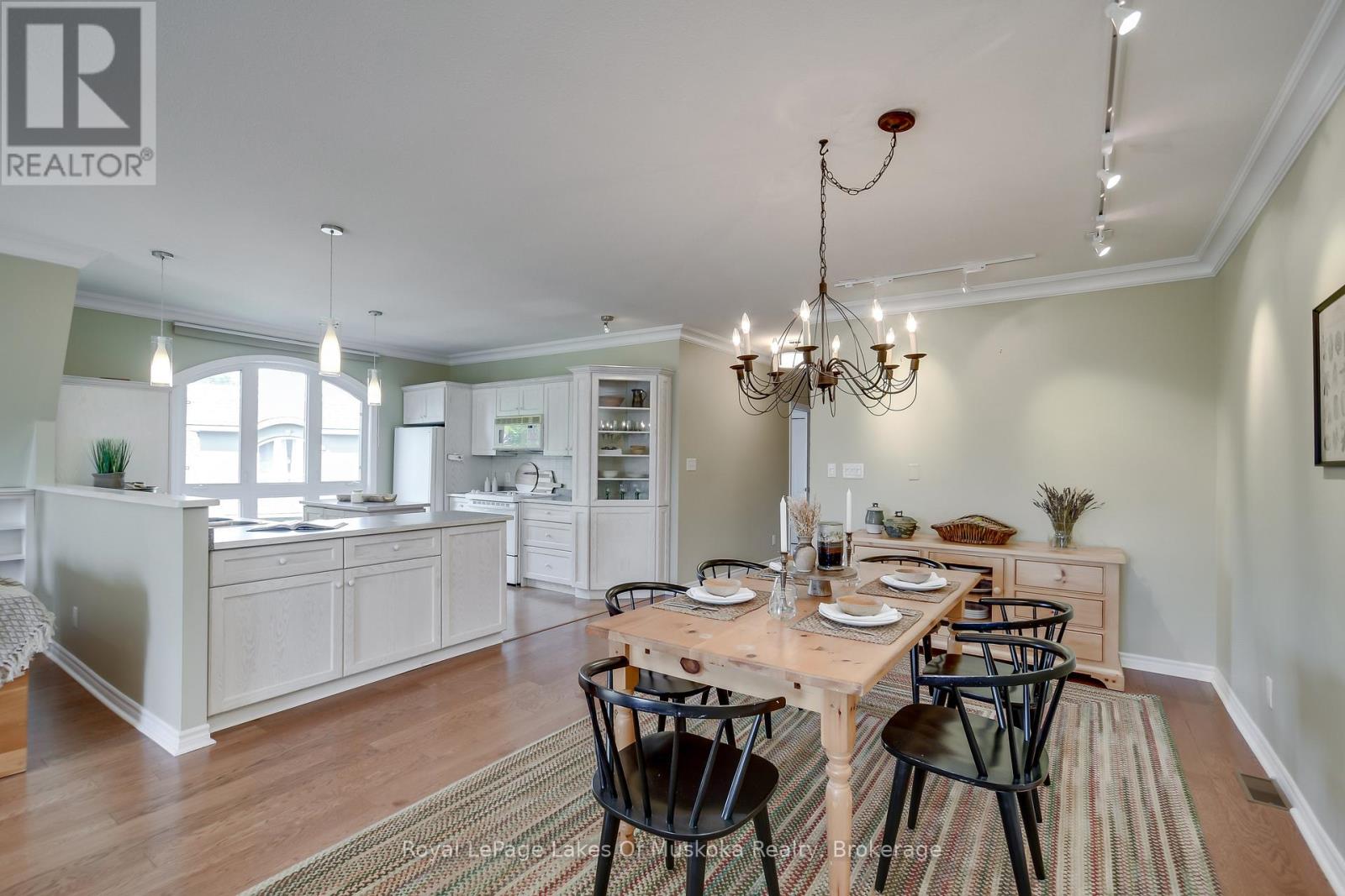 Photo 17 of 401 31 Dairy Lane, Huntsville ON